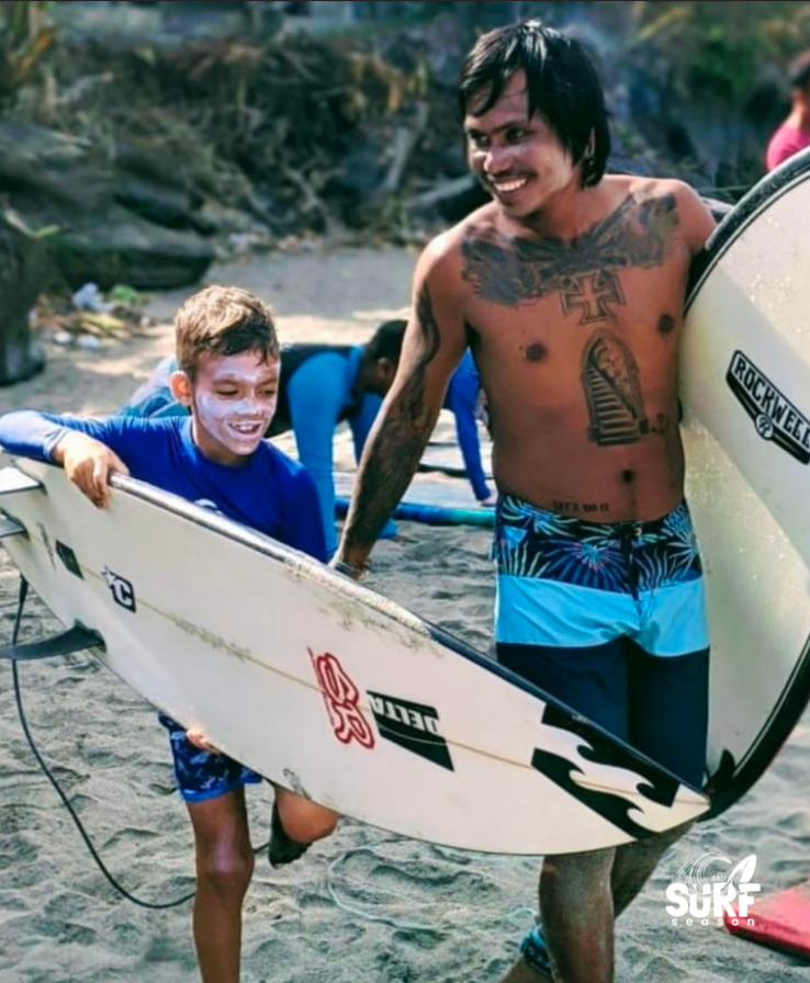 Kids surf lesson